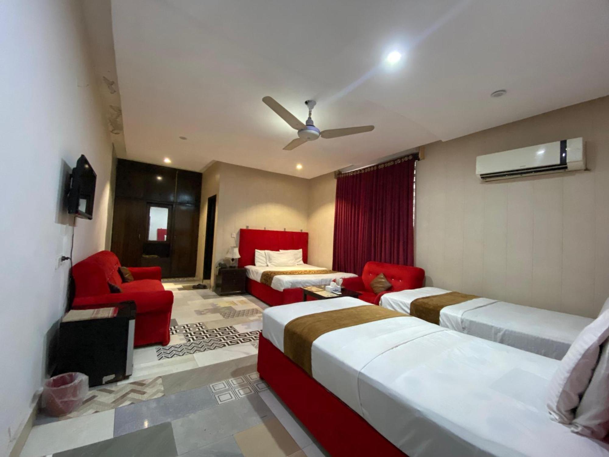 Hotel Tulip Inn, Gulberg Lahore Exteriör bild