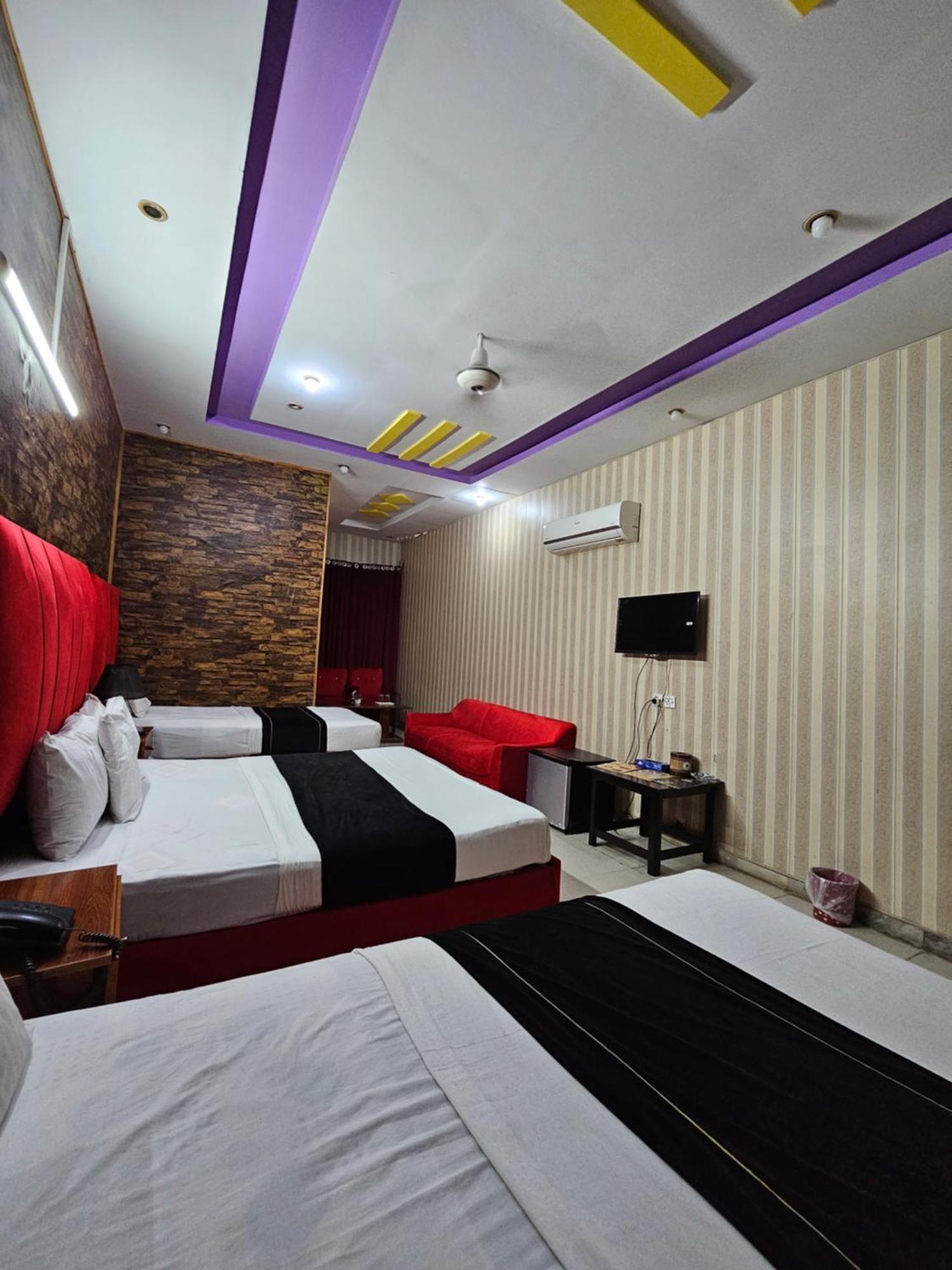 Hotel Tulip Inn, Gulberg Lahore Rum bild
