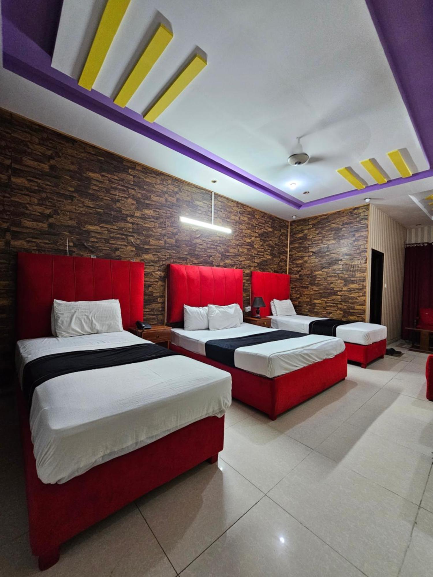Hotel Tulip Inn, Gulberg Lahore Rum bild