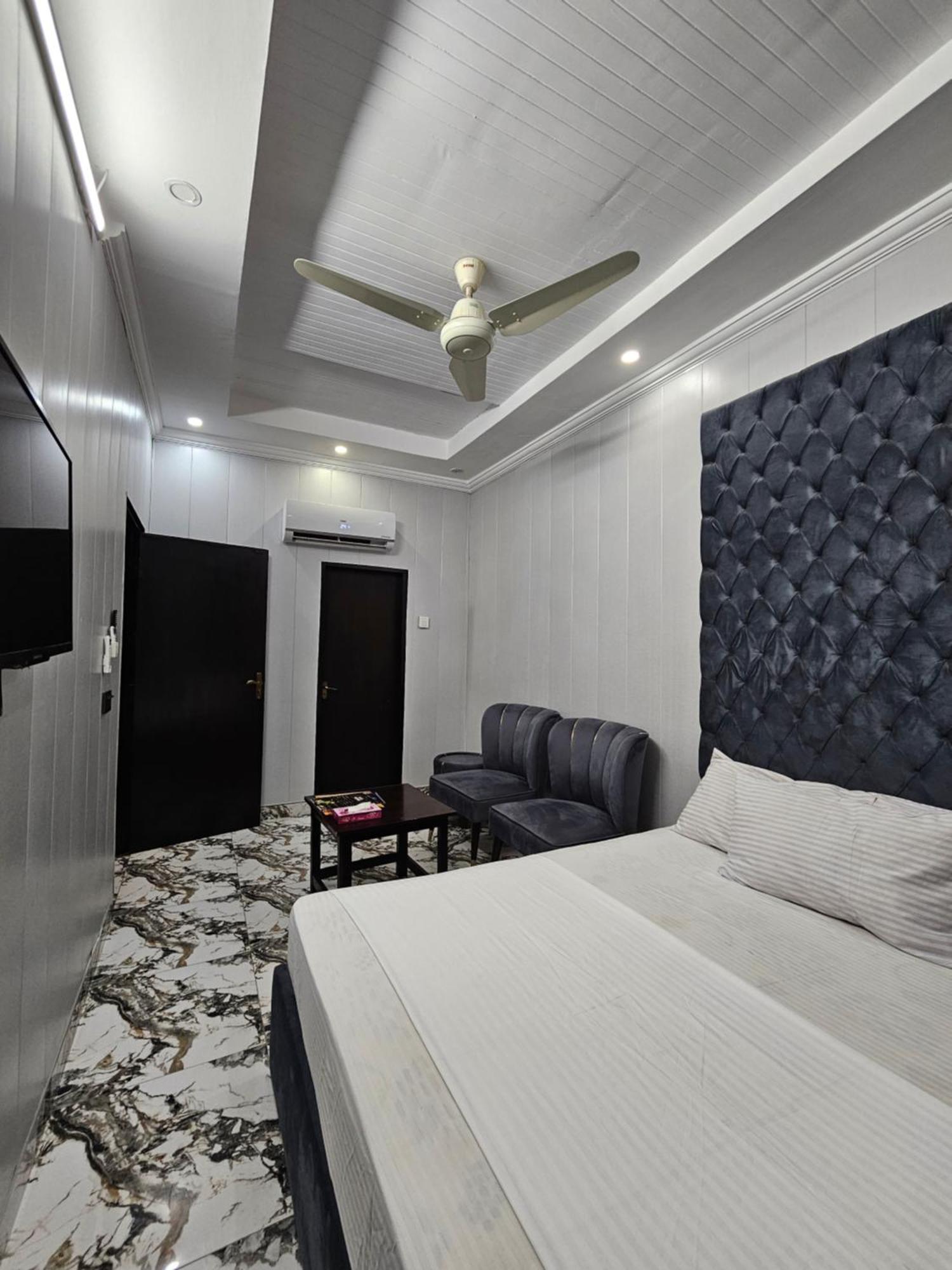 Hotel Tulip Inn, Gulberg Lahore Exteriör bild