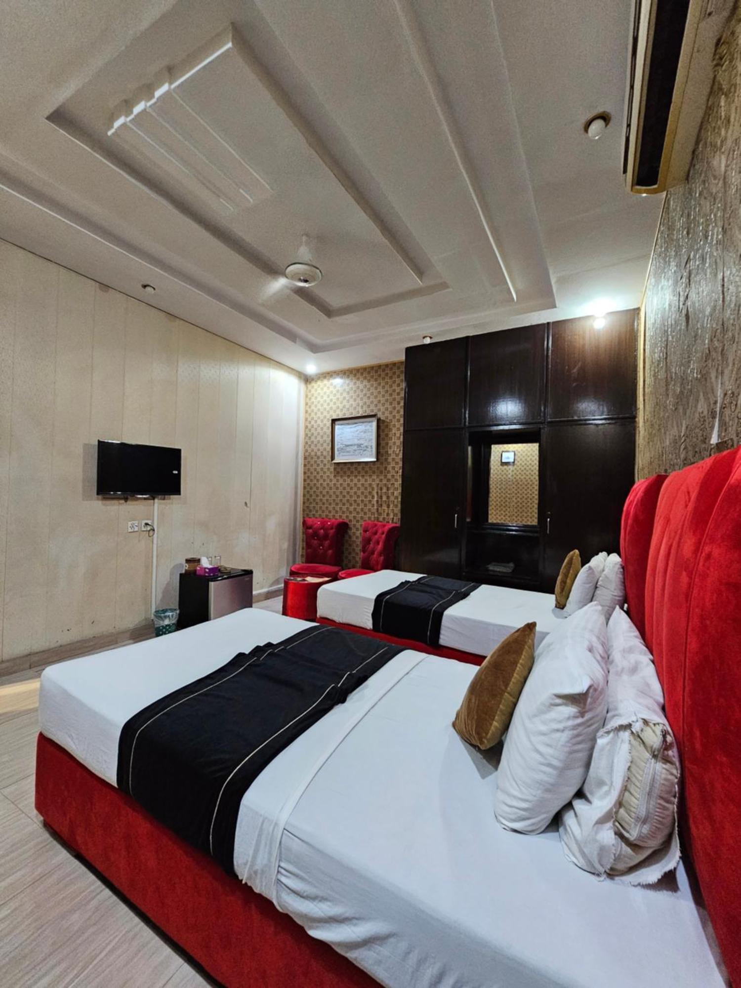 Hotel Tulip Inn, Gulberg Lahore Exteriör bild