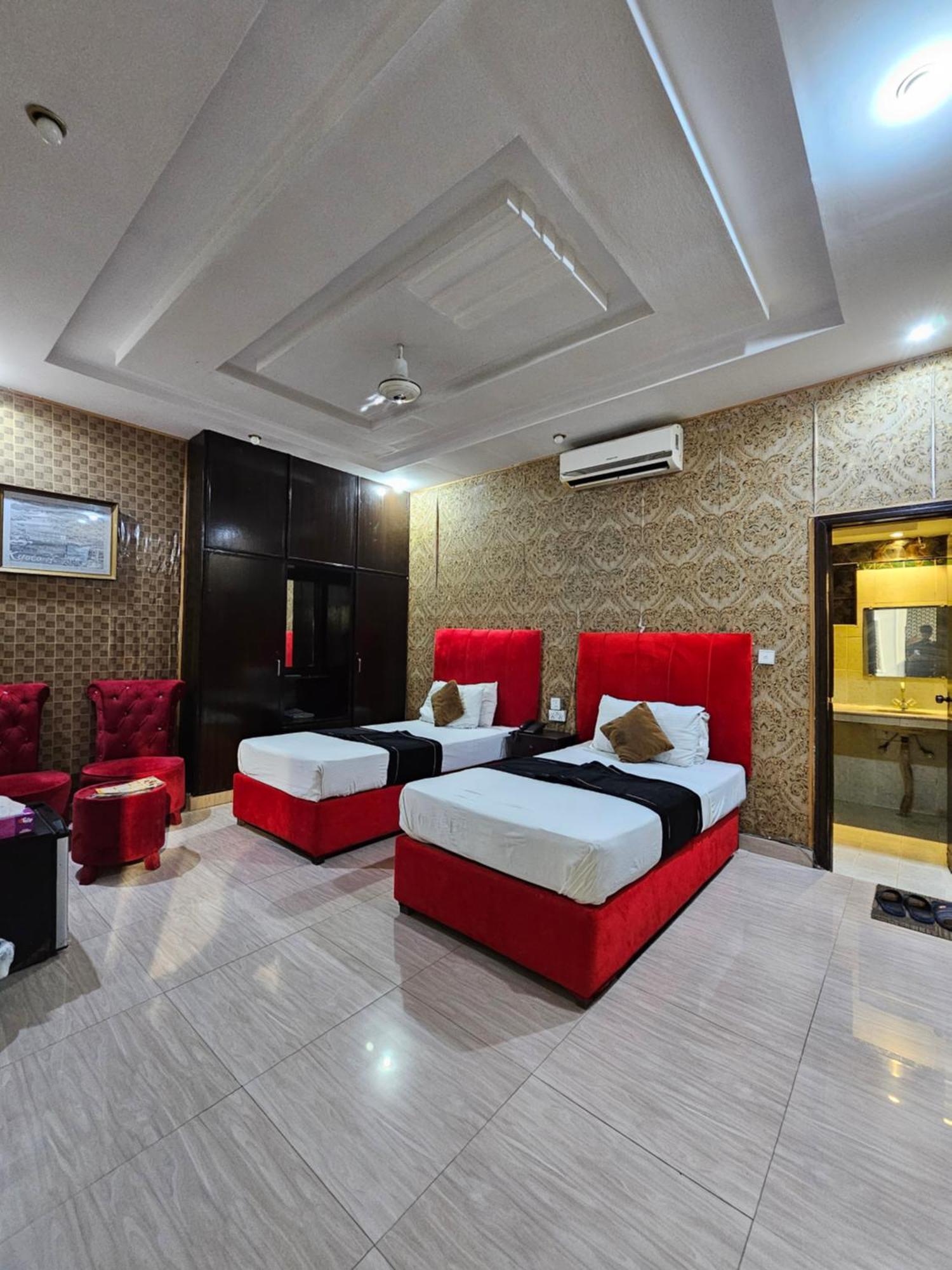Hotel Tulip Inn, Gulberg Lahore Exteriör bild