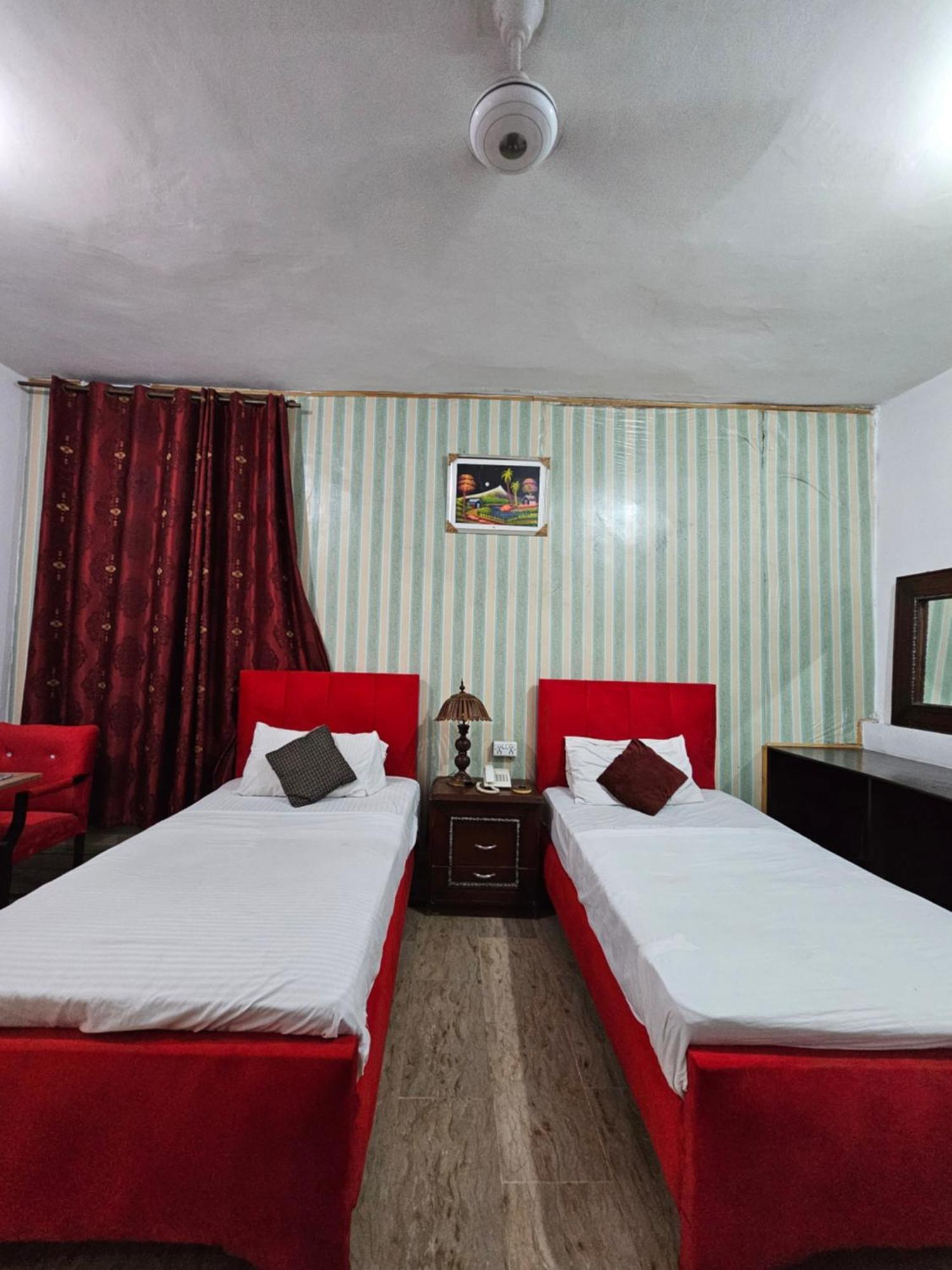 Hotel Tulip Inn, Gulberg Lahore Exteriör bild