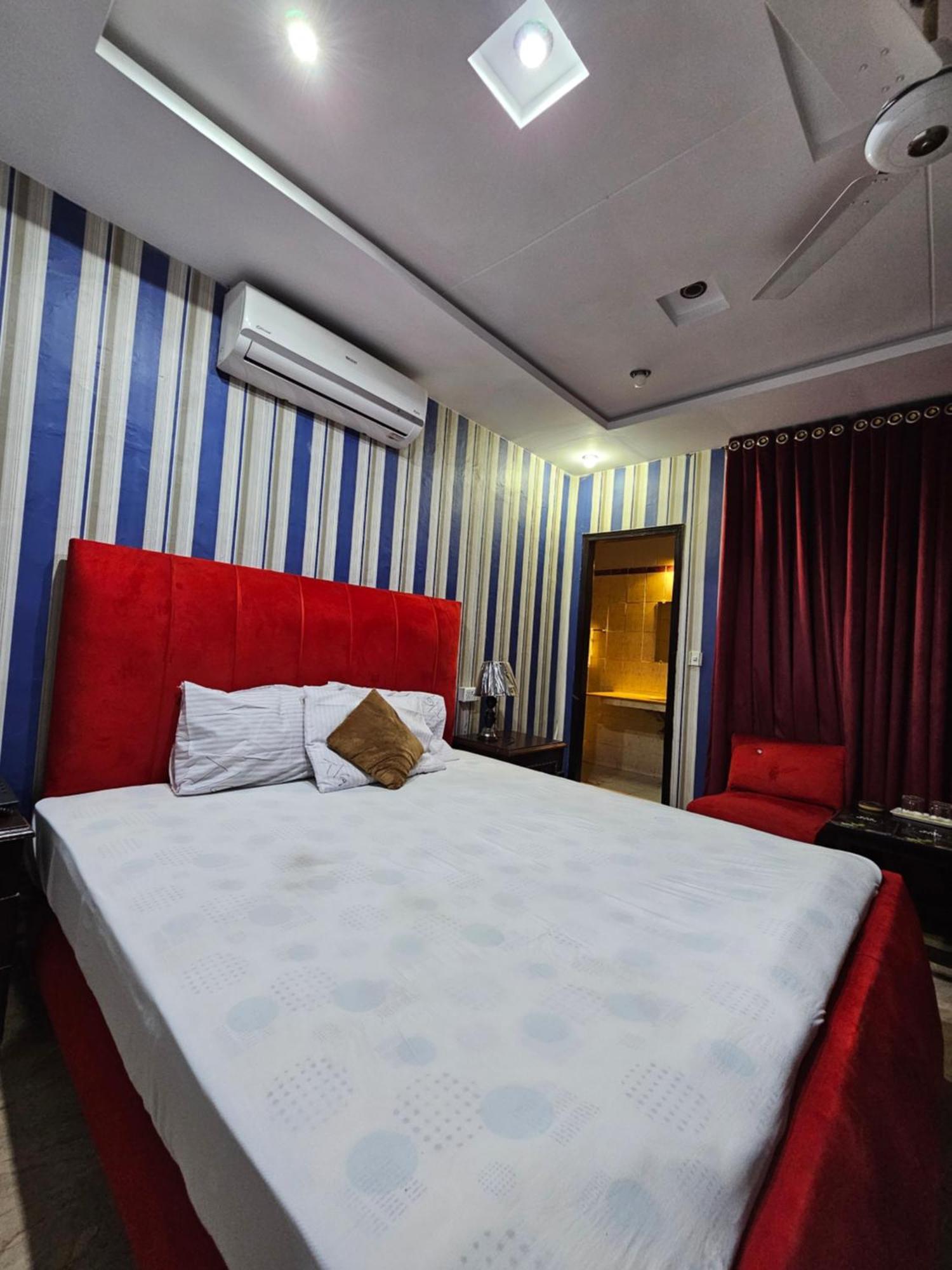 Hotel Tulip Inn, Gulberg Lahore Exteriör bild