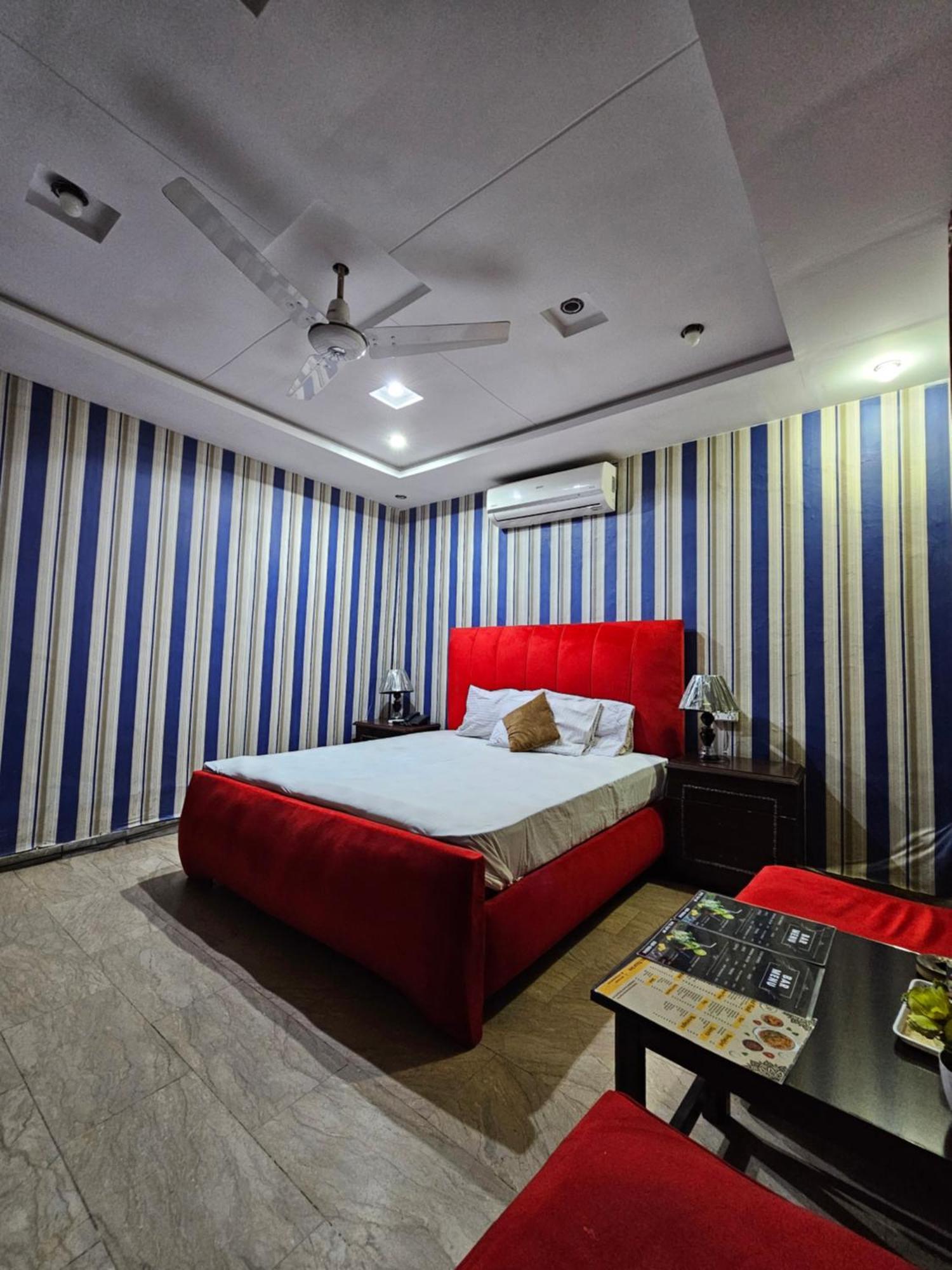 Hotel Tulip Inn, Gulberg Lahore Exteriör bild