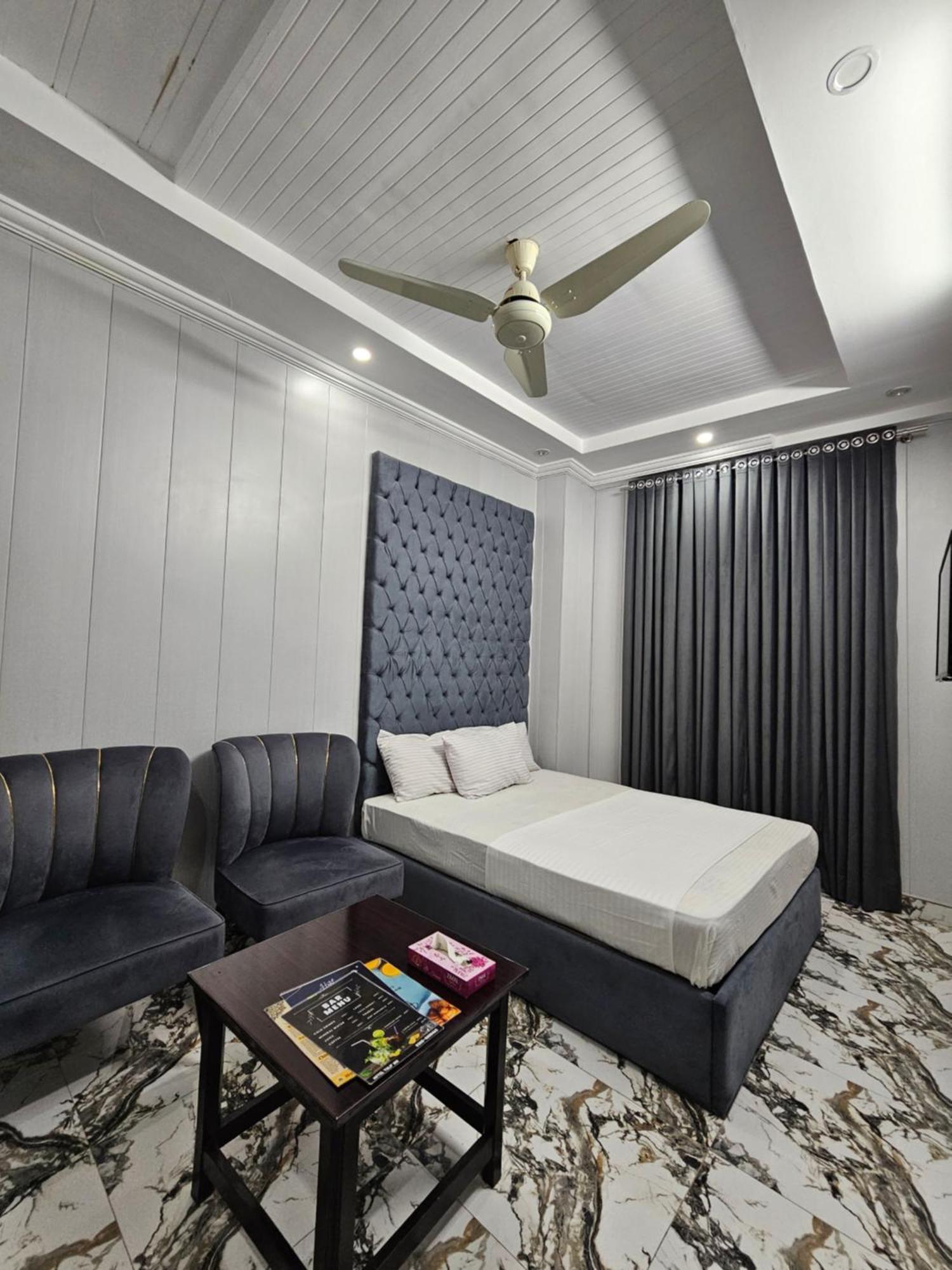 Hotel Tulip Inn, Gulberg Lahore Exteriör bild