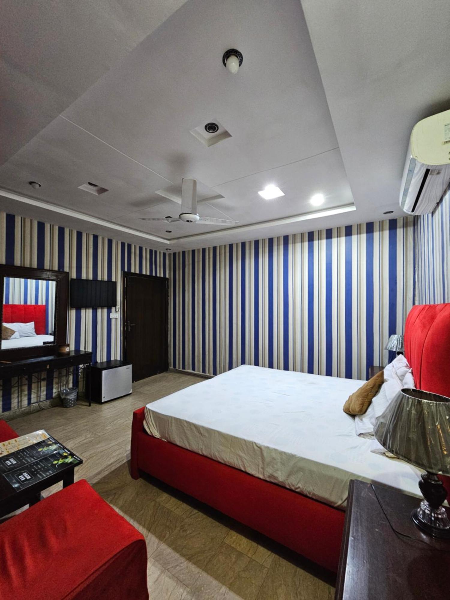 Hotel Tulip Inn, Gulberg Lahore Rum bild