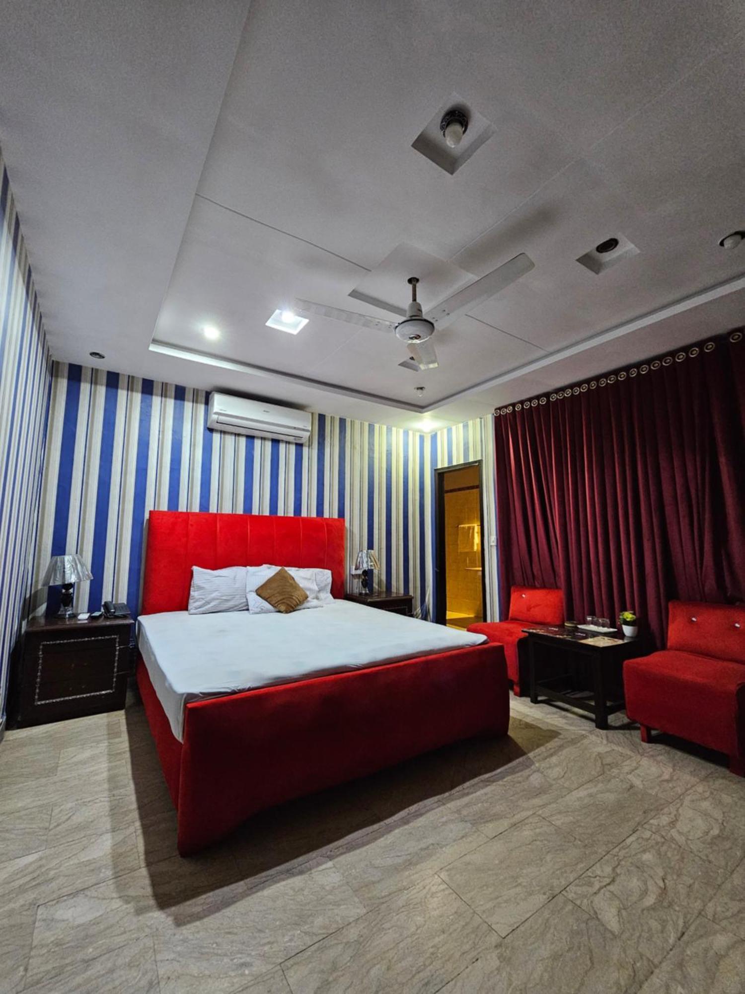 Hotel Tulip Inn, Gulberg Lahore Exteriör bild