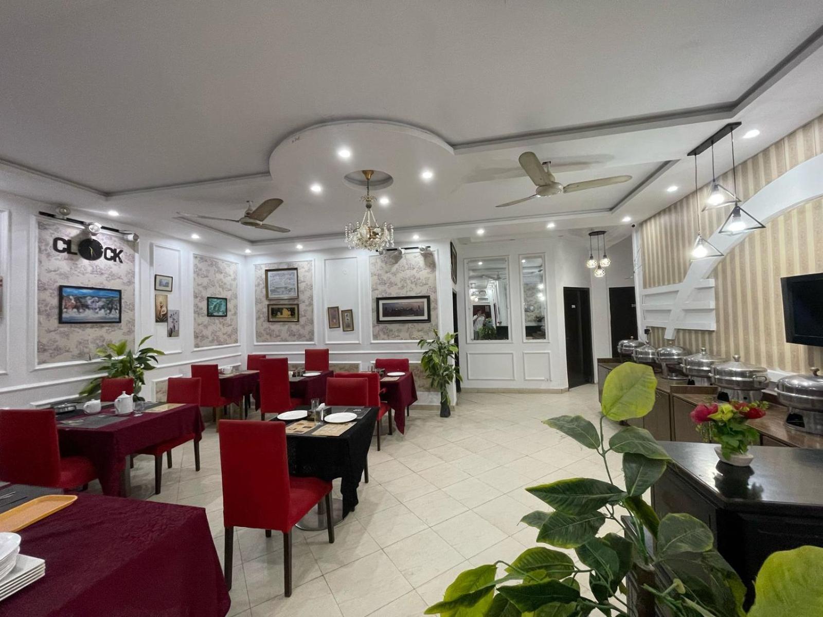 Hotel Tulip Inn, Gulberg Lahore Exteriör bild
