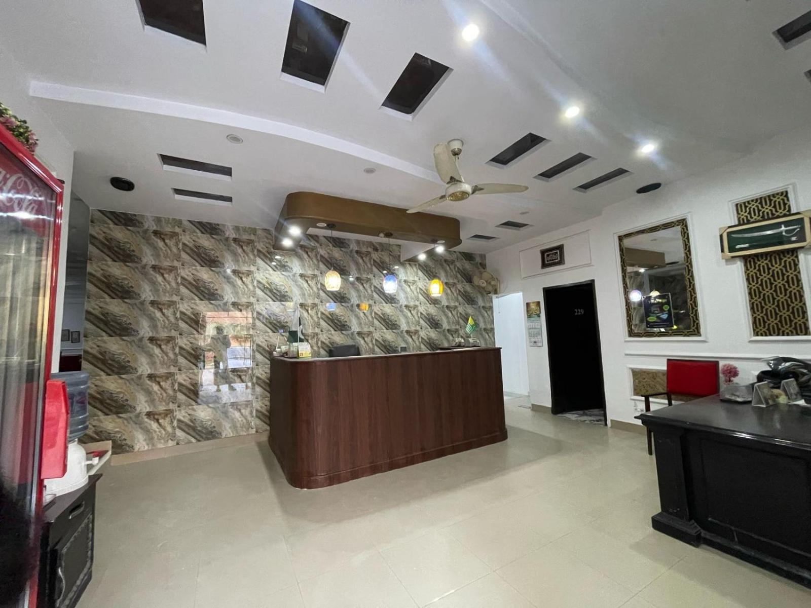 Hotel Tulip Inn, Gulberg Lahore Exteriör bild