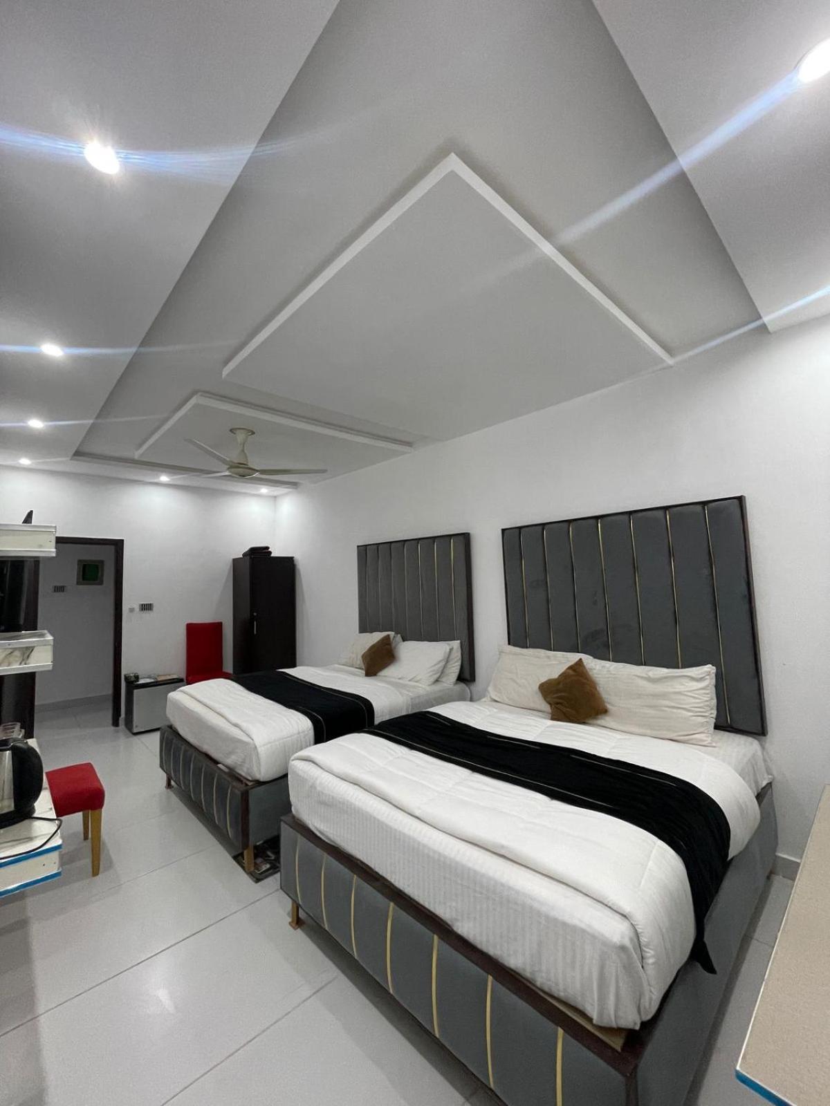 Hotel Tulip Inn, Gulberg Lahore Exteriör bild