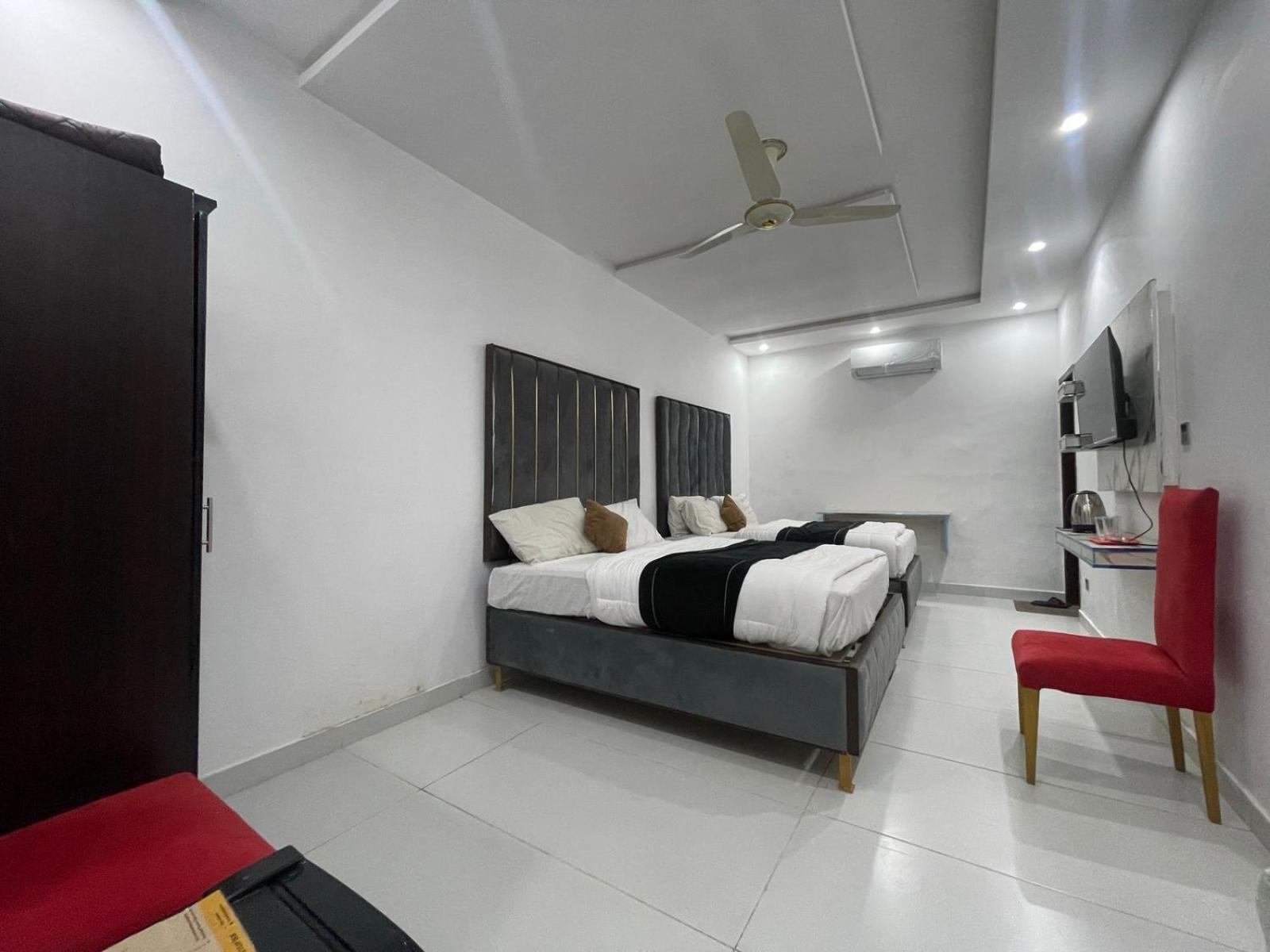 Hotel Tulip Inn, Gulberg Lahore Exteriör bild