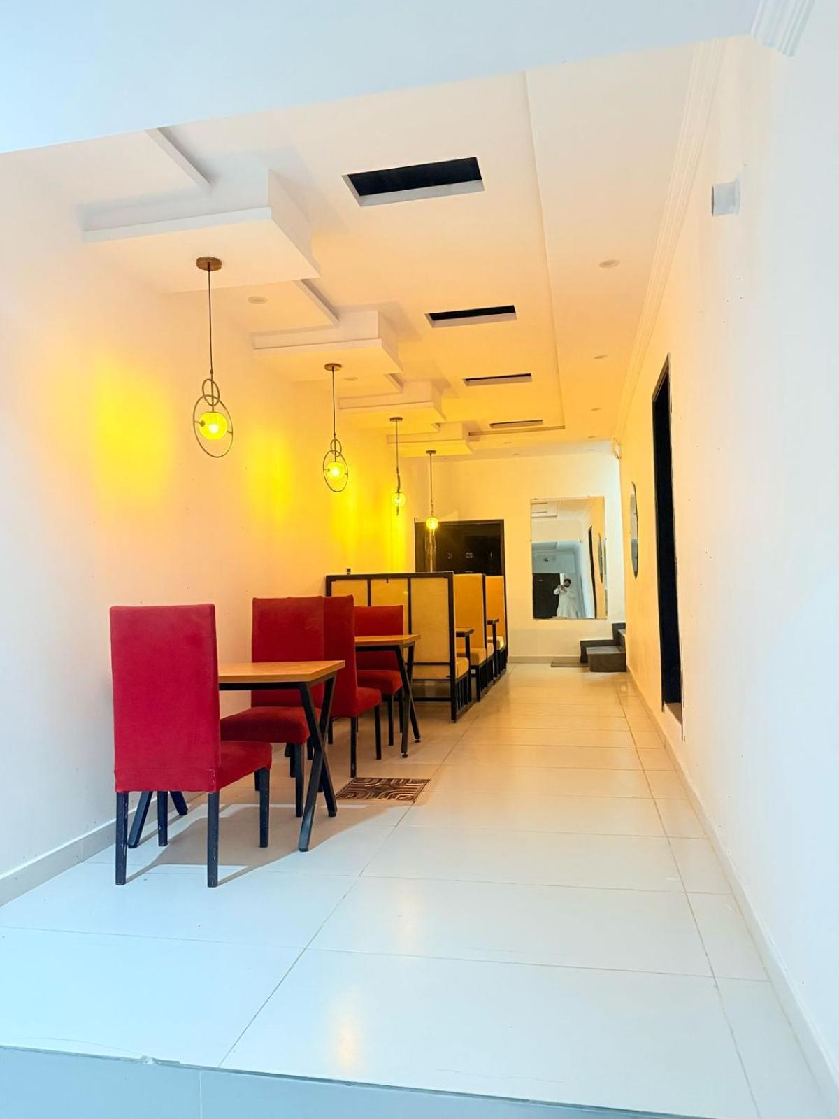 Hotel Tulip Inn, Gulberg Lahore Exteriör bild